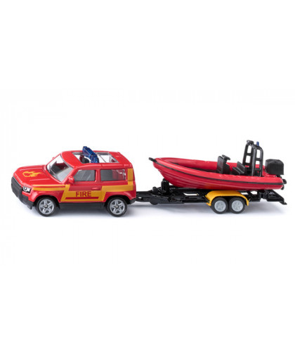 Land Rover Defender avec bateau