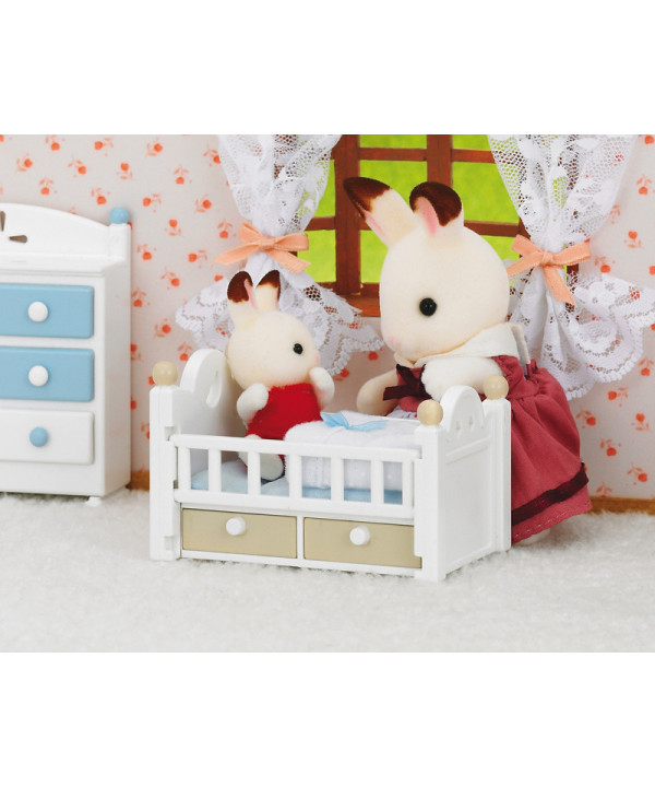 LE BÉBÉ LAPIN CHOCOLAT ET LIT