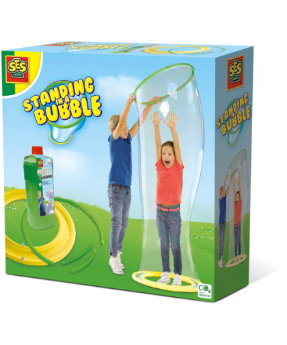 DEBOUT DANS UNE BULLE GÉANTE