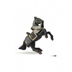 Cheval du chevalier en armure noire